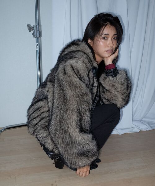 CHICKS(チックス)の「リバーシブルレザー×ファーコート フードジャンパージャケット ブラック(その他アウター・レディース・ブラック・ONE SIZE)」の6枚目の写真