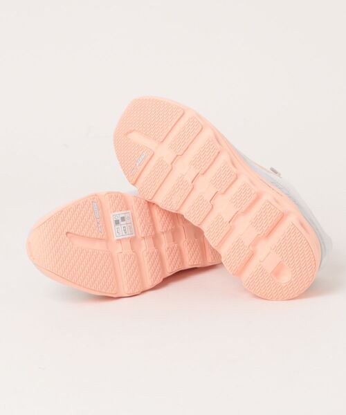SKECHERS(スケッチャーズ)の「SKECHERS スケッチャーズ GO RUN GLIDE-STEP ARCH FIT-CASION レディーススニーカー(ゴーラングライドステップアーチフィット) 129802(スニーカー・レディース・ブラック×ホワイト/ライトグレー/ブルー・24.5cm/25.0cm/22.5cm/23.0cm/23.5cm/24.0cm)」の5枚目の写真