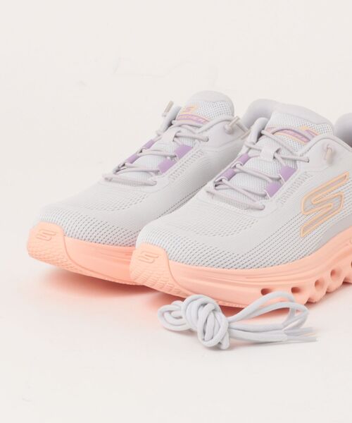 SKECHERS(スケッチャーズ)の「SKECHERS スケッチャーズ GO RUN GLIDE-STEP ARCH FIT-CASION レディーススニーカー(ゴーラングライドステップアーチフィット) 129802(スニーカー・レディース・ブラック×ホワイト/ライトグレー/ブルー・24.5cm/25.0cm/22.5cm/23.0cm/23.5cm/24.0cm)」の6枚目の写真