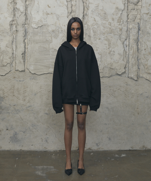 VOONT(ブント)の「Metallic Heart Over-Fit Hood Zip-Up (BLACK)(パーカー・レディース・ブラック・OS)」の3枚目の写真