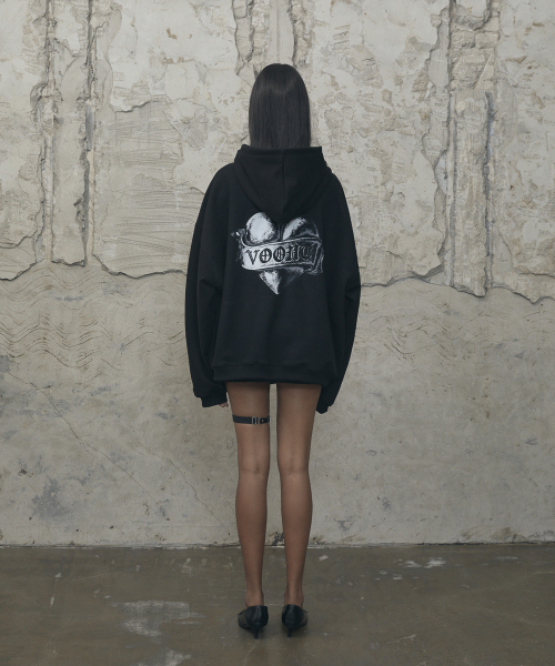 VOONT(ブント)の「Metallic Heart Over-Fit Hood Zip-Up (BLACK)(パーカー・レディース・ブラック・OS)」の5枚目の写真