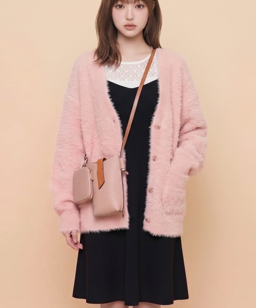 Charis Poche(カリスポシェ)の「【本革】すっぽり収まる安心サイズ ショルダーポーチ/バイカラー/シュリンクレザー(ショルダーバッグ・レディース・ピンク/イエロー/グレイッシュベージュ/レッド/ネイビー/グリーン/オレンジ/ブルー/アイボリー/ブラック・ONE SIZE)」の8枚目の写真