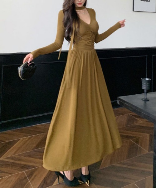 &soiree(アンドソワレ)の「チョーカーデザインギャザーフレアワンピース(ワンピース・レディース・ブラック/マスタード・X-LARGE/LARGE/SMALL/MEDIUM)」の6枚目の写真