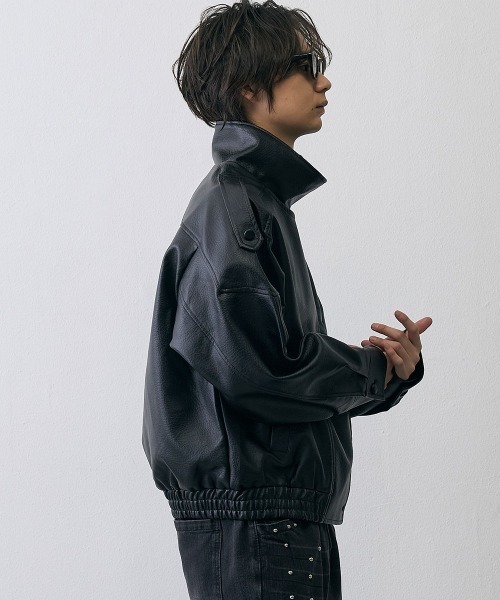 Shoowtime(ショウタイム)の「Asymmetric High Neck Faux Leather Military Jacket / アシンメトリック ハイネック フェイクレザー ミリタリージャケット(ピーコート・メンズ・ブラック・X-LARGE/LARGE/MEDIUM/SMALL)」の7枚目の写真