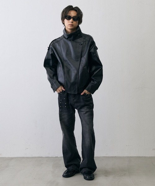 Shoowtime(ショウタイム)の「Asymmetric High Neck Faux Leather Military Jacket / アシンメトリック ハイネック フェイクレザー ミリタリージャケット(ピーコート・メンズ・ブラック・X-LARGE/LARGE/MEDIUM/SMALL)」の11枚目の写真