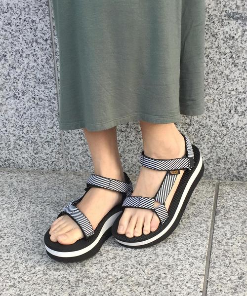 Teva(テバ)の「テバ/OC TEVA FLT-UNIVERSAL(サンダル・レディース・ブラック/その他1・7/5/6/8)」の4枚目の写真