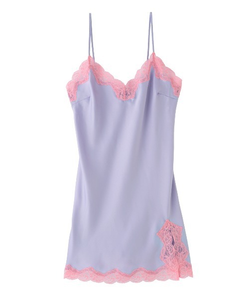 PEACH JOHN（ピーチジョン）の「【さらりとした着心地のインナー。スタンダードなミニ丈ワンピース】サテンスリップ（インナーウェア/肌着・レディース・ホワイト/ブラック/ブルーグリーン/レッド/ブルー/ラベンダー/クリアレッド/ネイビー/ライトブルー/アクア/チェリーピンク/ホワイト×レッド/ローズ/ライラック/ライトグリーン/ピンク系その他/ピンク/サックスブルー/ブラック系その他/ボルドー/ライトグレー/カーキ/ピンクベージュ/グレイッシュブルー・SMALL/LARGE/MEDIUM）」の15枚目の写真