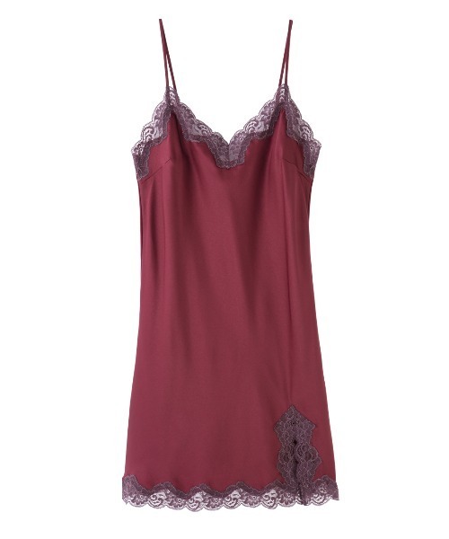 PEACH JOHN（ピーチジョン）の「【さらりとした着心地のインナー。スタンダードなミニ丈ワンピース】サテンスリップ（インナーウェア/肌着・レディース・ホワイト/ブラック/ブルーグリーン/レッド/ブルー/ラベンダー/クリアレッド/ネイビー/ライトブルー/アクア/チェリーピンク/ホワイト×レッド/ローズ/ライラック/ライトグリーン/ピンク系その他/ピンク/サックスブルー/ブラック系その他/ボルドー/ライトグレー/カーキ/ピンクベージュ/グレイッシュブルー・SMALL/LARGE/MEDIUM）」の22枚目の写真