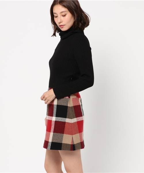 BLUE LABEL CRESTBRIDGE（ブルーレーベルクレストブリッジ）の「クレストブリッジチェック柄　ニットコンビワンピース（ワンピース・レディース・オフホワイト/レッド・38/36）」の4枚目の写真