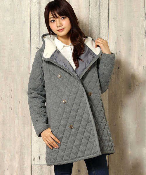 LBC(エルビーシー)の「カチオンキルトフードボアジャケット (その他アウター・レディース・ネイビー/ライトグレー/ブラウン・MEDIUM/LARGE)」の2枚目の写真