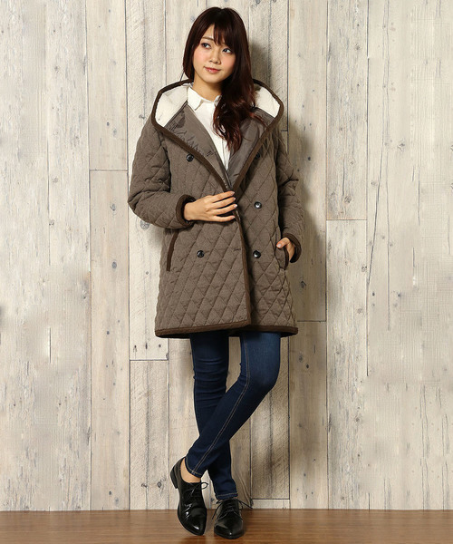 LBC(エルビーシー)の「カチオンキルトフードボアジャケット (その他アウター・レディース・ネイビー/ライトグレー/ブラウン・MEDIUM/LARGE)」の15枚目の写真