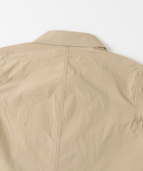 URBAN RESEARCH（アーバンリサーチ）の「UR コットンストレッチタイプライターコート（ステンカラーコート・メンズ・ベージュ/ネイビー/カーキ/グリーン/ブルー・LARGE/MEDIUM）」の13枚目の写真