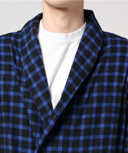 VENCEEXCHANGE（ヴァンスエクスチェンジ）の「チェックショールガウン             （その他アウター・メンズ・レッド/ブルー・LARGE/MEDIUM）」の7枚目の写真