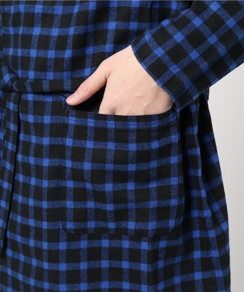 VENCEEXCHANGE（ヴァンスエクスチェンジ）の「チェックショールガウン             （その他アウター・メンズ・レッド/ブルー・LARGE/MEDIUM）」の8枚目の写真