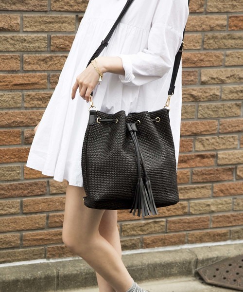 PLAIN CLOTHING（プレーンクロージング）の「2WAY巾着ショルダーバッグ【PLAIN CLOTHING】（ショルダーバッグ・レディース・イエロー系その他/ベージュ系その他/ホワイト系その他/ブラック×ブラック・FREE）」の5枚目の写真