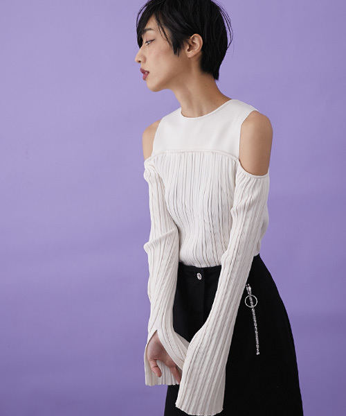 STUDIOUS(ステュディオス)の「ランダムプリーツニットプルオーバー(ニット/セーター・レディース・ブラック/オフホワイト・1)」の2枚目の写真