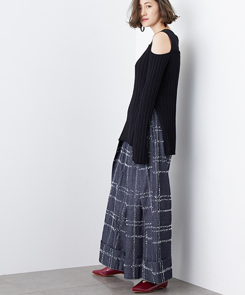 STUDIOUS(ステュディオス)の「ランダムプリーツニットプルオーバー(ニット/セーター・レディース・ブラック/オフホワイト・1)」の11枚目の写真