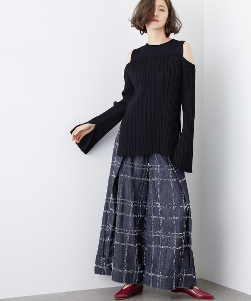 STUDIOUS(ステュディオス)の「ランダムプリーツニットプルオーバー(ニット/セーター・レディース・ブラック/オフホワイト・1)」の12枚目の写真