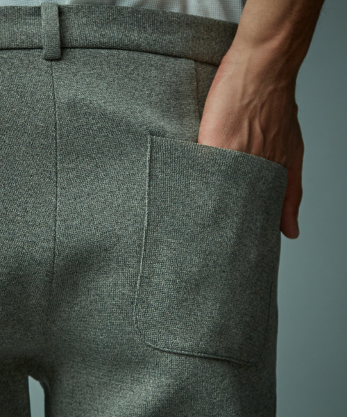 5351 POUR LES HOMMES(ゴーサンゴーイチプールオム)の「ニットライトパンツ(その他パンツ・メンズ・グレー/ブラック・46/48/44)」の8枚目の写真
