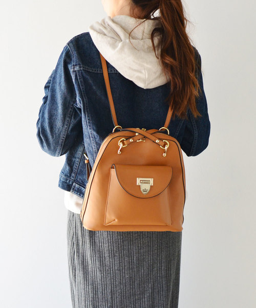 VitaFelice（ヴィータフェリーチェ）の「【牛革/カウレザー】牛革2wayリュックサック・ショルダーバッグ（バックパック/リュック・レディース・ブラック/ネイビー/オフホワイト/キャメル/ワイン・FREE）」の4枚目の写真