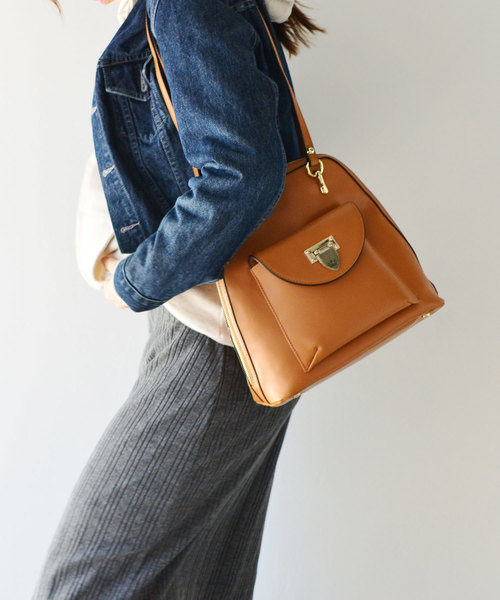 VitaFelice（ヴィータフェリーチェ）の「【牛革/カウレザー】牛革2wayリュックサック・ショルダーバッグ（バックパック/リュック・レディース・ブラック/ネイビー/オフホワイト/キャメル/ワイン・FREE）」の6枚目の写真