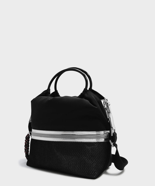 CHARLES & KEITH（チャールズ & キース）の「メッシュディテールトートバッグ / MESH DETAIL TOTE BAG（トートバッグ・レディース・ブルー/ブラック・L）」の3枚目の写真