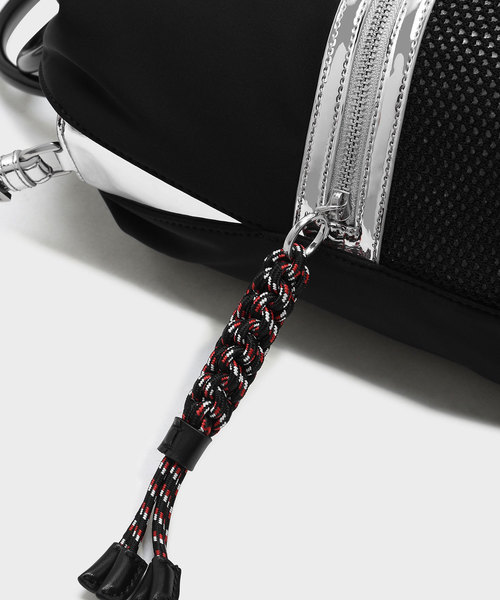 CHARLES & KEITH（チャールズ & キース）の「メッシュディテールトートバッグ / MESH DETAIL TOTE BAG（トートバッグ・レディース・ブルー/ブラック・L）」の4枚目の写真
