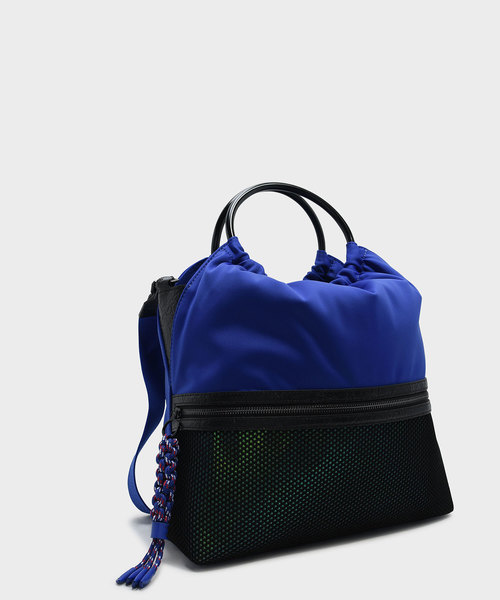 CHARLES & KEITH（チャールズ & キース）の「メッシュディテールトートバッグ / MESH DETAIL TOTE BAG（トートバッグ・レディース・ブルー/ブラック・L）」の7枚目の写真