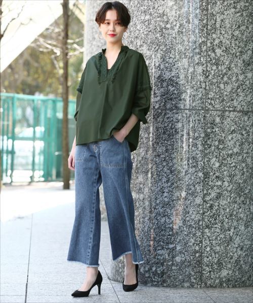 ADAM ET ROPE'(アダムエロペ)の「タイプライターレースギャザースモック(シャツ/ブラウス・レディース・ホワイト/ダークグリーン/ピンク・FREE)」の5枚目の写真