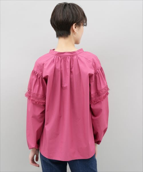 ADAM ET ROPE'(アダムエロペ)の「タイプライターレースギャザースモック(シャツ/ブラウス・レディース・ホワイト/ダークグリーン/ピンク・FREE)」の8枚目の写真