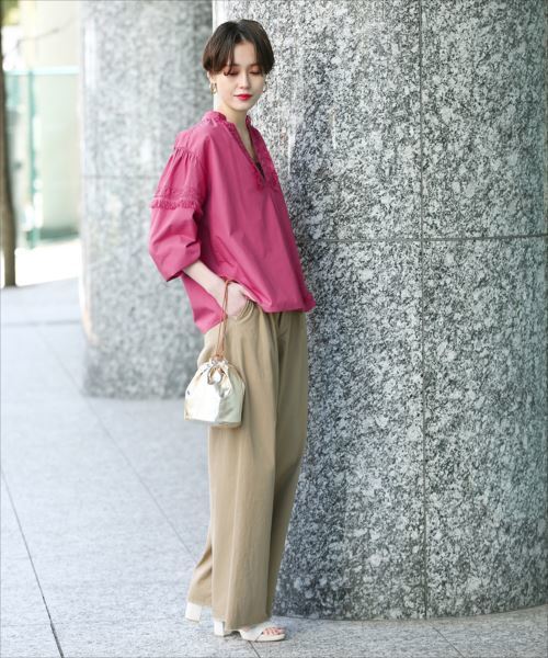 ADAM ET ROPE'(アダムエロペ)の「タイプライターレースギャザースモック(シャツ/ブラウス・レディース・ホワイト/ダークグリーン/ピンク・FREE)」の19枚目の写真