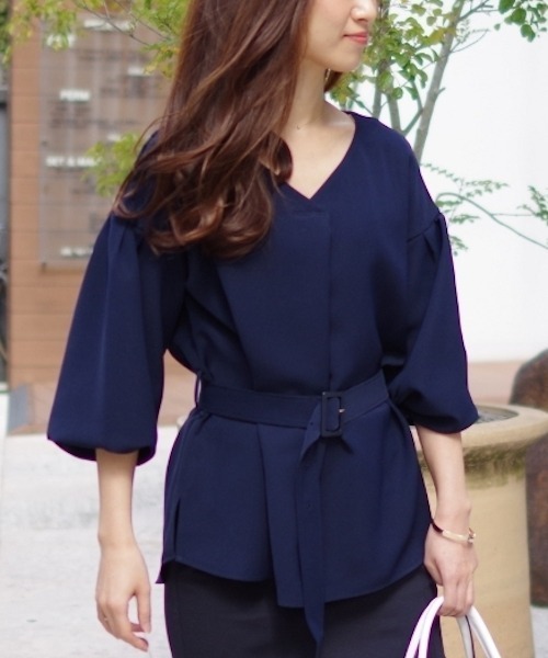 NARACAMICIE（ナラカミーチェ）の「ボリュームスリーブベルト付ブラウス（シャツ/ブラウス・レディース・ホワイト/ネイビー/ピンク・MEDIUM）」の2枚目の写真