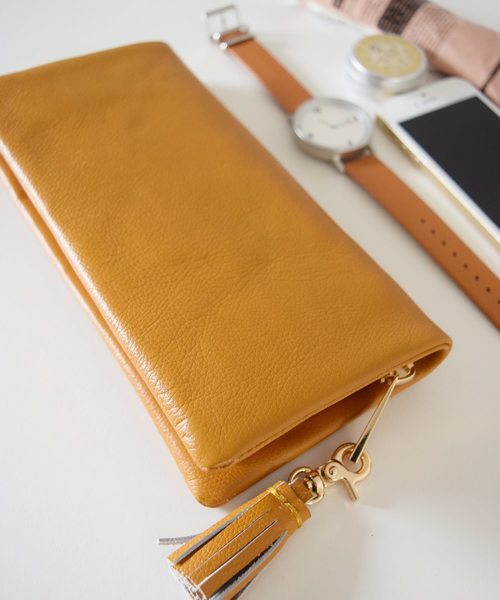 BIRTHDAY BAR（バースデイバー）の「本革 タッセル付き 長財布（財布・レディース・ブラック/ベージュ/ネイビー/レッド/キャメル/ゴールド/シルバー/グレー/ピンク/ブルー/モカ/イエロー/ブルー系その他7/スモークピンク/サックスブルー/レモンイエロー/ベージュ系/グリーン/ラベンダー・フリー）」の14枚目の写真