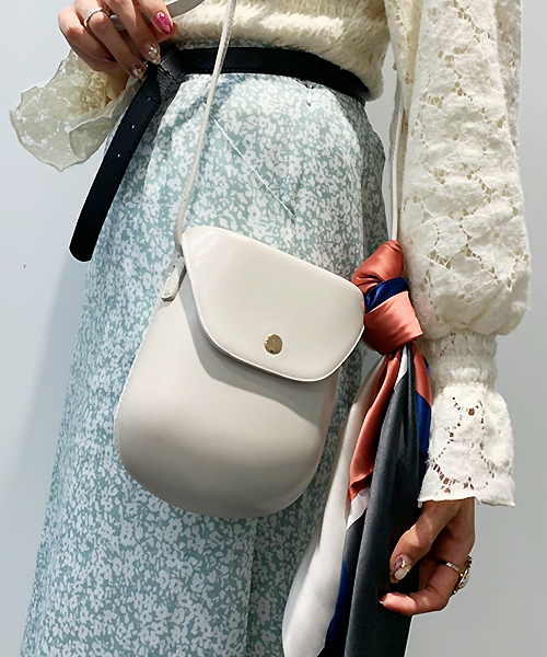 apres jour(アプレジュール)の「【apres jour×ARIAZ】フェイクレザーミニポシェット(ショルダーバッグ・レディース・ブラック/ダークブラウン/ベージュ/アイボリー・FREE)」の13枚目の写真