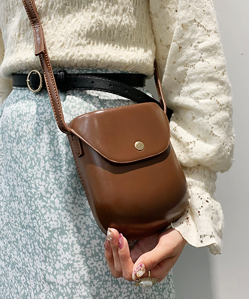 apres jour(アプレジュール)の「【apres jour×ARIAZ】フェイクレザーミニポシェット(ショルダーバッグ・レディース・ブラック/ダークブラウン/ベージュ/アイボリー・FREE)」の5枚目の写真