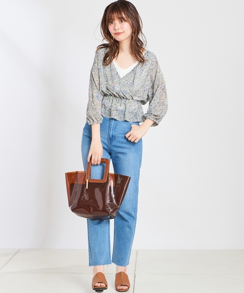 natural couture(ナチュラルクチュール)の「ペイズリー柄カシュクールブラウス(シャツ/ブラウス・レディース・オフホワイト/ブラック/ベージュ・FREE)」の4枚目の写真