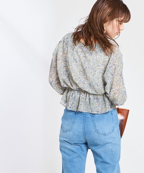 natural couture(ナチュラルクチュール)の「ペイズリー柄カシュクールブラウス(シャツ/ブラウス・レディース・オフホワイト/ブラック/ベージュ・FREE)」の7枚目の写真