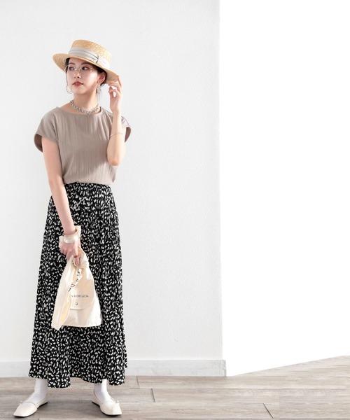 classicalelf(クラシカルエルフ)の「さらり柔らか。ランダムリブフレンチボートネック半袖Tシャツ(Tシャツ/カットソー・レディース・ホワイト/ブラック/ベージュ/ブラウン/チャコール/グレイッシュベージュ・MEDIUM/LARGE/X-LARGE/XX-LARGE/SMALL)」の8枚目の写真