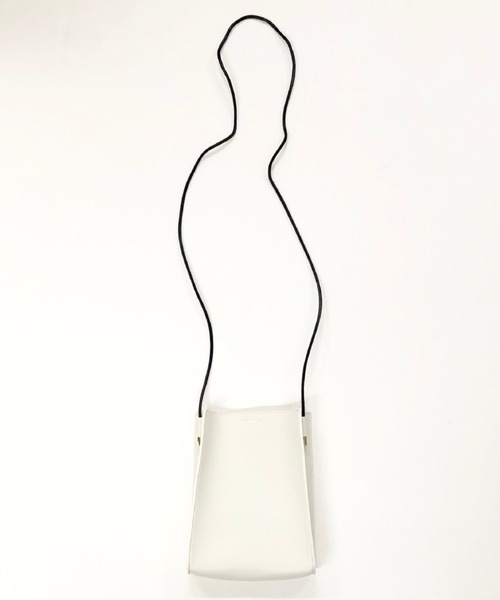 archives（アルシーヴ）の「スクエアミニショルダーバッグ（ショルダーバッグ・レディース・ホワイト/ブラック/ベージュ・MEDIUM）」の2枚目の写真