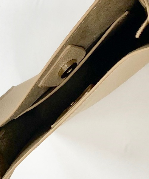 archives（アルシーヴ）の「スクエアミニショルダーバッグ（ショルダーバッグ・レディース・ホワイト/ブラック/ベージュ・MEDIUM）」の10枚目の写真