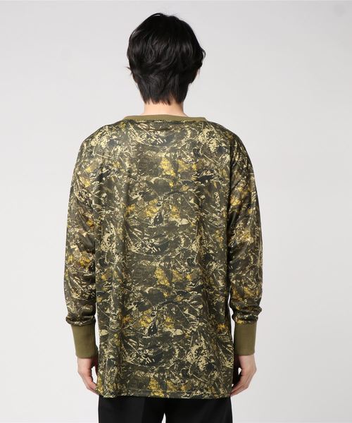 NO ID.（ノーアイディ）の「カモフラルーズロンT（Tシャツ/カットソー・メンズ・ブラック/イエロー/ワイン・1/2）」の22枚目の写真