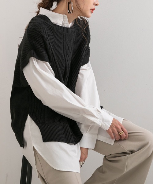 Newlyme(ニューリーミー)の「ケーブルニットベストレイヤードシャツ【R】(ニット/セーター・レディース・ブラウン/パープル/ベージュ/ブラック・M-L)」の2枚目の写真