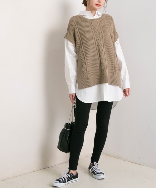 Newlyme(ニューリーミー)の「ケーブルニットベストレイヤードシャツ【R】(ニット/セーター・レディース・ブラウン/パープル/ベージュ/ブラック・M-L)」の9枚目の写真
