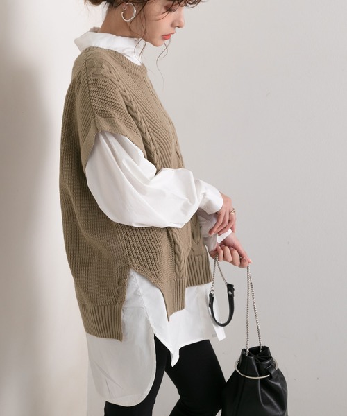 Newlyme(ニューリーミー)の「ケーブルニットベストレイヤードシャツ【R】(ニット/セーター・レディース・ブラウン/パープル/ベージュ/ブラック・M-L)」の11枚目の写真