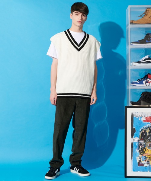 8(eight)(エイト)の「チルデンVネックニットベスト(ベスト・メンズ・ホワイト/ベージュ/ブラック・MEDIUM/LARGE)」の7枚目の写真