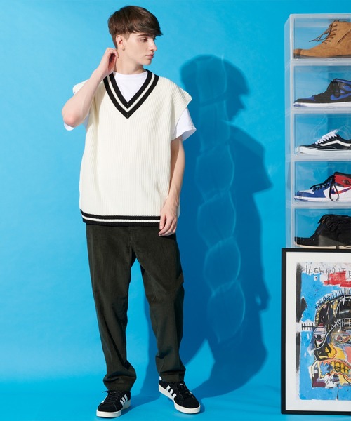 8(eight)(エイト)の「チルデンVネックニットベスト(ベスト・メンズ・ホワイト/ベージュ/ブラック・MEDIUM/LARGE)」の8枚目の写真