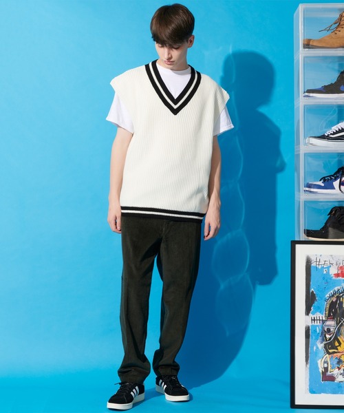 8(eight)(エイト)の「チルデンVネックニットベスト(ベスト・メンズ・ホワイト/ベージュ/ブラック・MEDIUM/LARGE)」の9枚目の写真