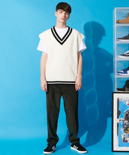 8(eight)(エイト)の「チルデンVネックニットベスト(ベスト・メンズ・ホワイト/ベージュ/ブラック・MEDIUM/LARGE)」の10枚目の写真