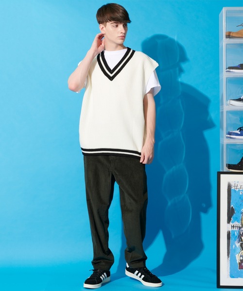 8(eight)(エイト)の「チルデンVネックニットベスト(ベスト・メンズ・ホワイト/ベージュ/ブラック・MEDIUM/LARGE)」の12枚目の写真