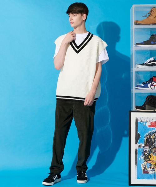 8(eight)(エイト)の「チルデンVネックニットベスト(ベスト・メンズ・ホワイト/ベージュ/ブラック・MEDIUM/LARGE)」の13枚目の写真